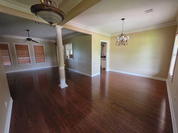 Dining room/living room
