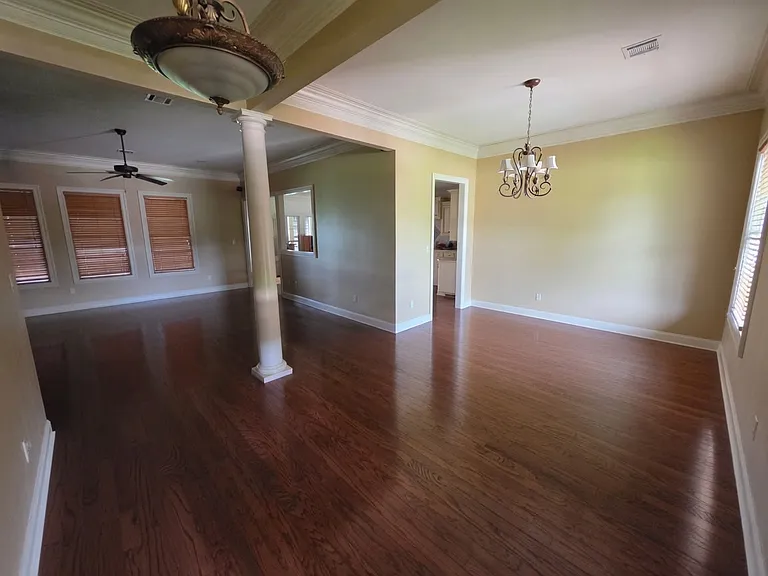 Dining room/living room