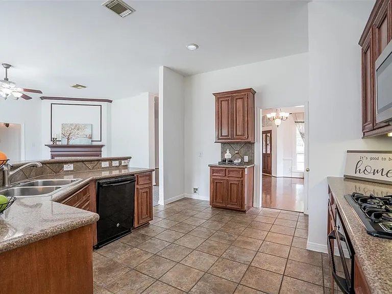14707 Raven Hollow Ln — Photo 11