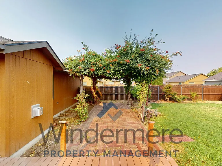 230 Chapra St — Photo 2