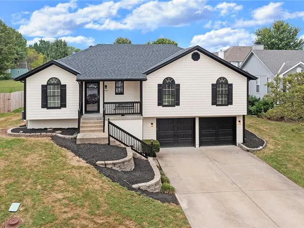 905 Brent Ct, Greenwood, MO 64034