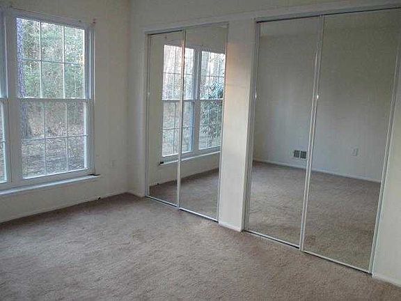 22 Iroquois Dr P16018K second bedroom