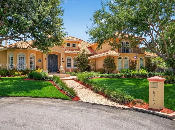 8920 SW 162nd Ter, Palmetto Bay, FL 33157