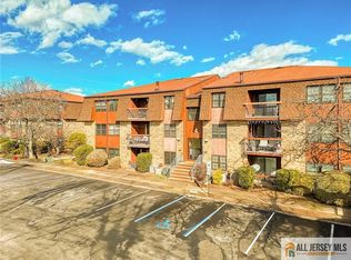 37 Powderhorn Ct #371, Woodbridge, NJ 07095