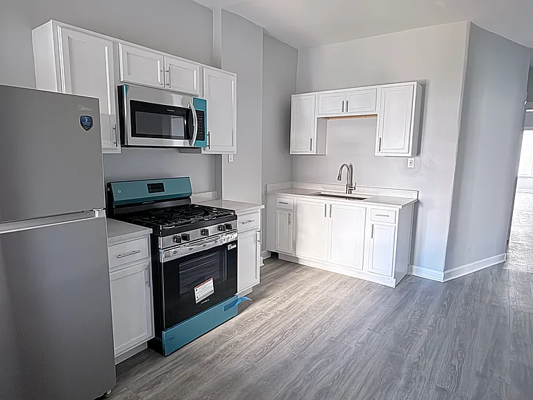 8211 S Escanaba Ave #1 — Photo 15