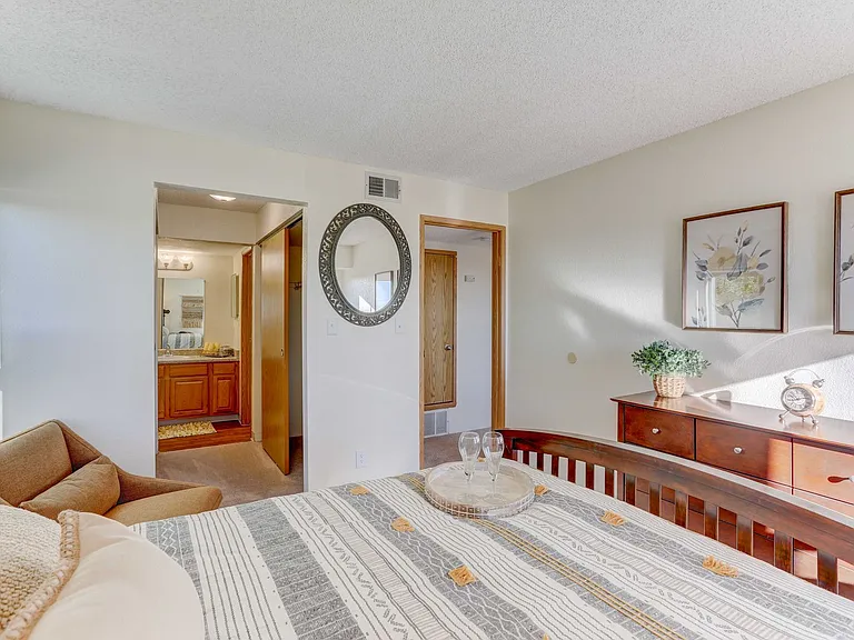 Americana Lakewood Apartments — Photo 89