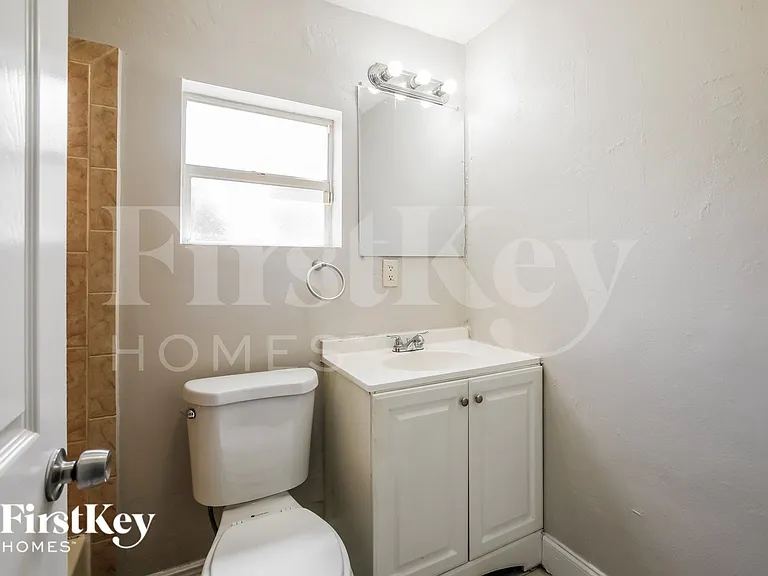 2261 NW 172nd Ter — Photo 9
