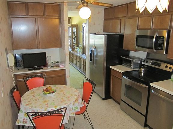 5th image of 5733 N Sheridan Rd APT 21C