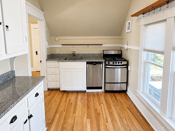 3rd image of 909 W Fort St APT 5