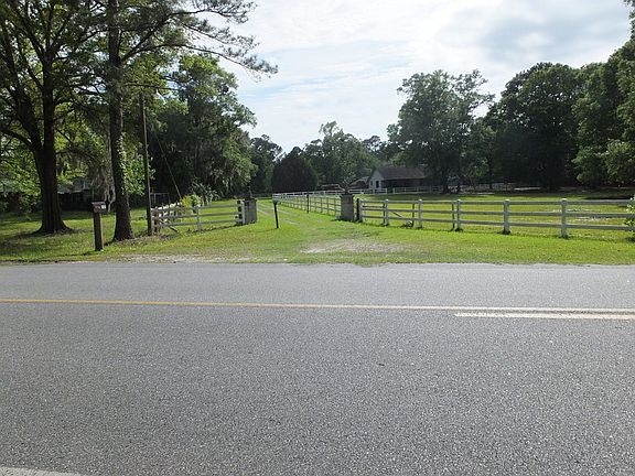 Entrance to Property from Vacuna Road