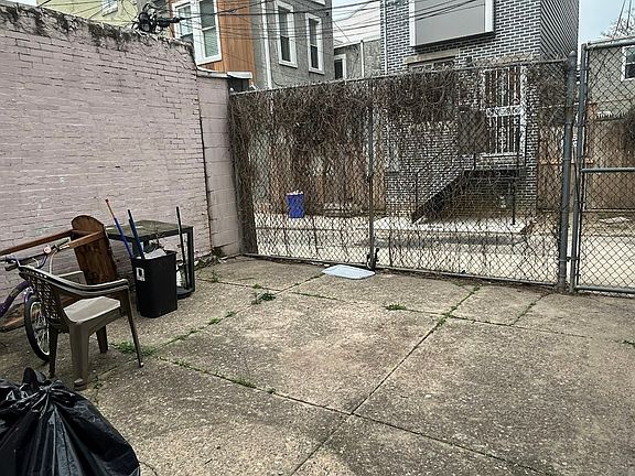 5th image of 2538 Amber St APT 1R