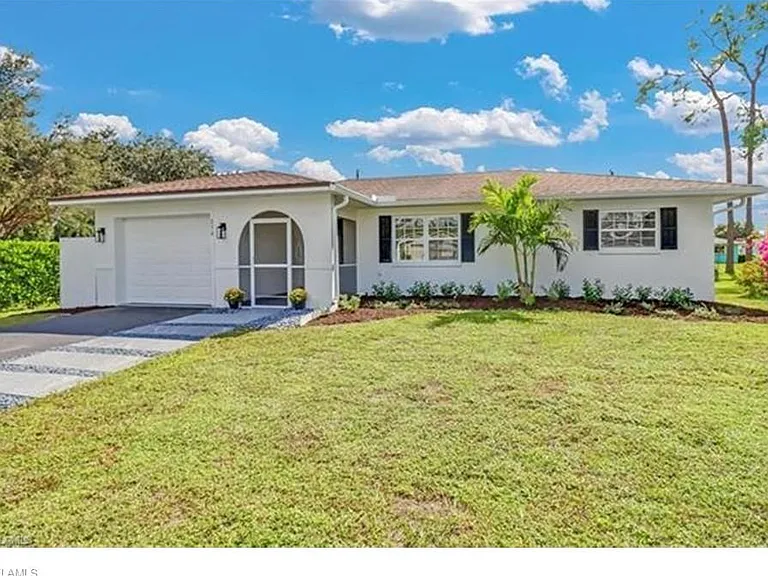 250 Willowick Dr — Photo 1