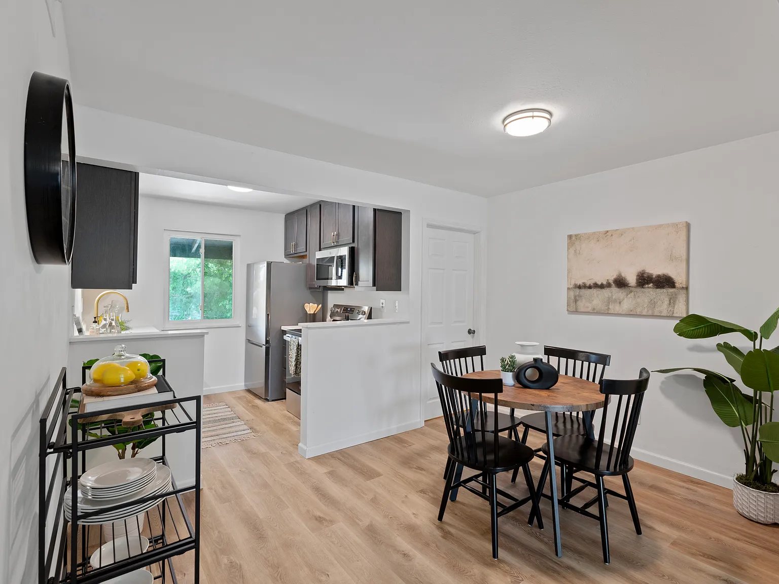 2 bed, 864 sqft, $1,400 — Photo 4