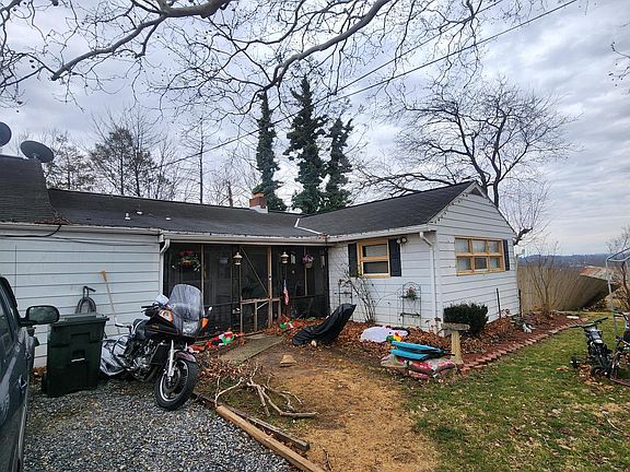 5th image of 740 N Hawthorne St