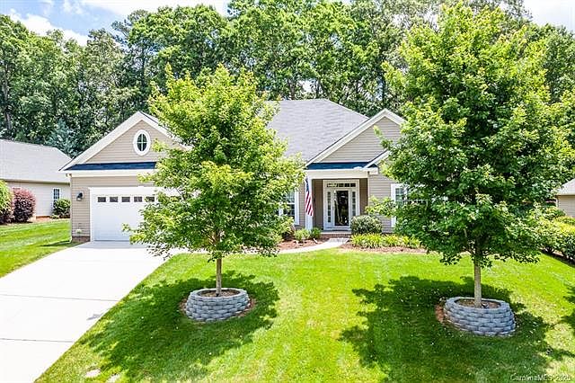 1st image of 7695 Woodcrest Dr