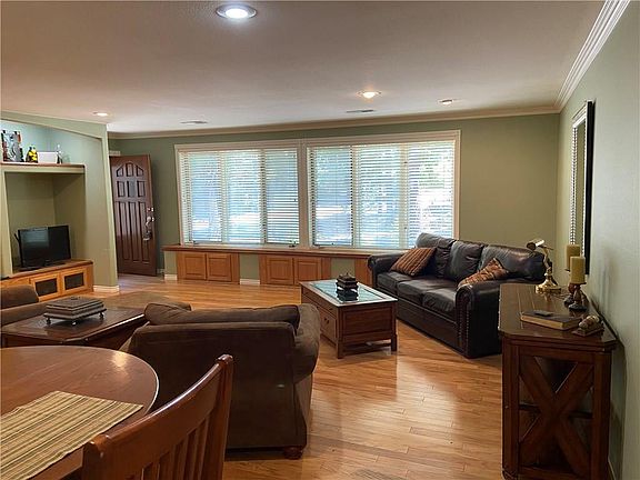 4th image of 2 Ockley Ln