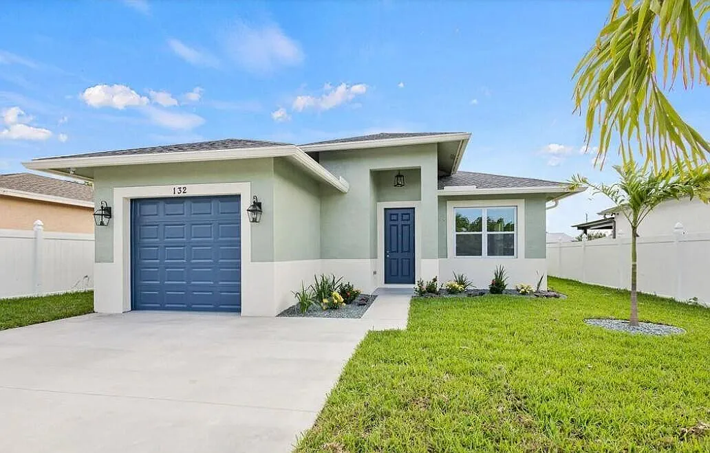 4 bed, 2.0 bath, 1960 sqft, $4,000 — Photo 1