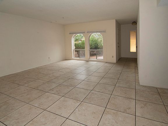 3rd image of 505 W Calle Lindero
