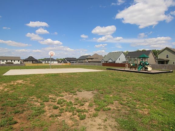 3rd image of 275 Summerfield Dr