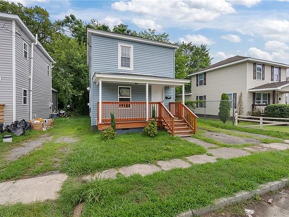 3rd image of 206 Oak St
