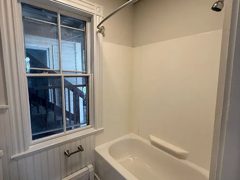 33 Washington St — Photo 5