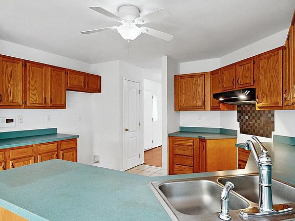 5th image of 5 Greenwich Dr