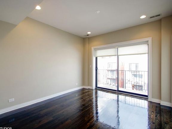 5th image of 632 W Barry Ave APT 4N