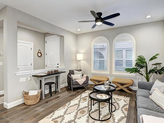 2nd image of 2528 Villa Terrace Ln