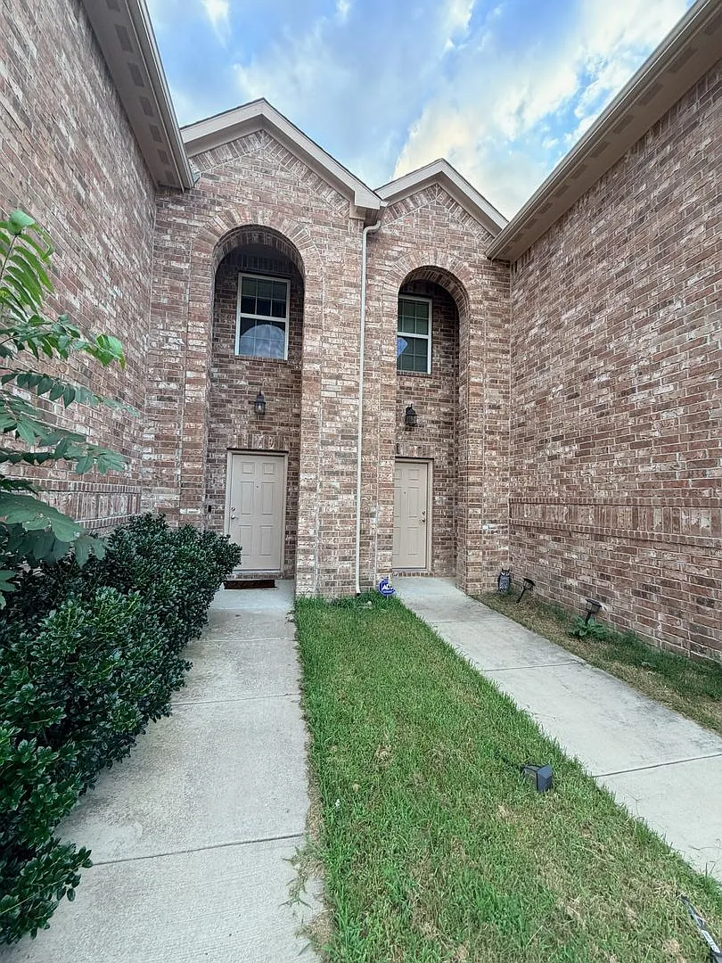449 Woodgrove Drive — Photo 1