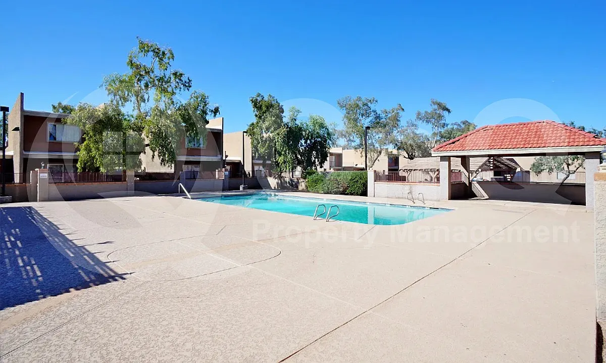 2 bed, 2.0 bath, 1200 sqft, $1,300 — Photo 2