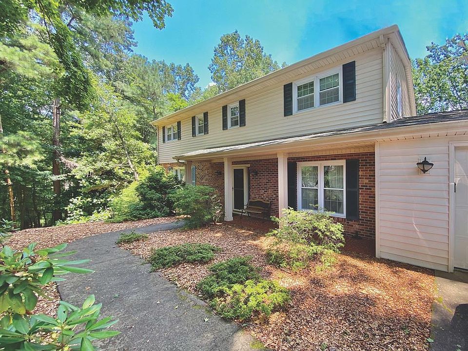 1st image of 1055 Parkwood Pl