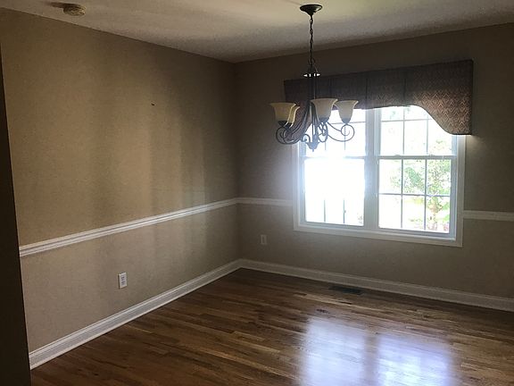 3rd image of 3687 Woodbridge Ln