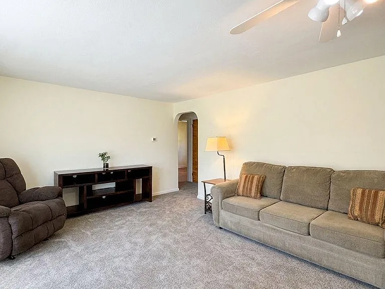3730 Knights Rd — Photo 4