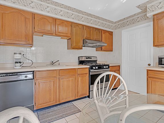 5th image of 924 Hidden Lake Dr #924