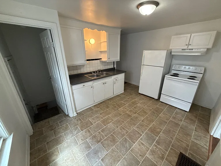 4326 Crittenden Ave #4326 — Photo 4