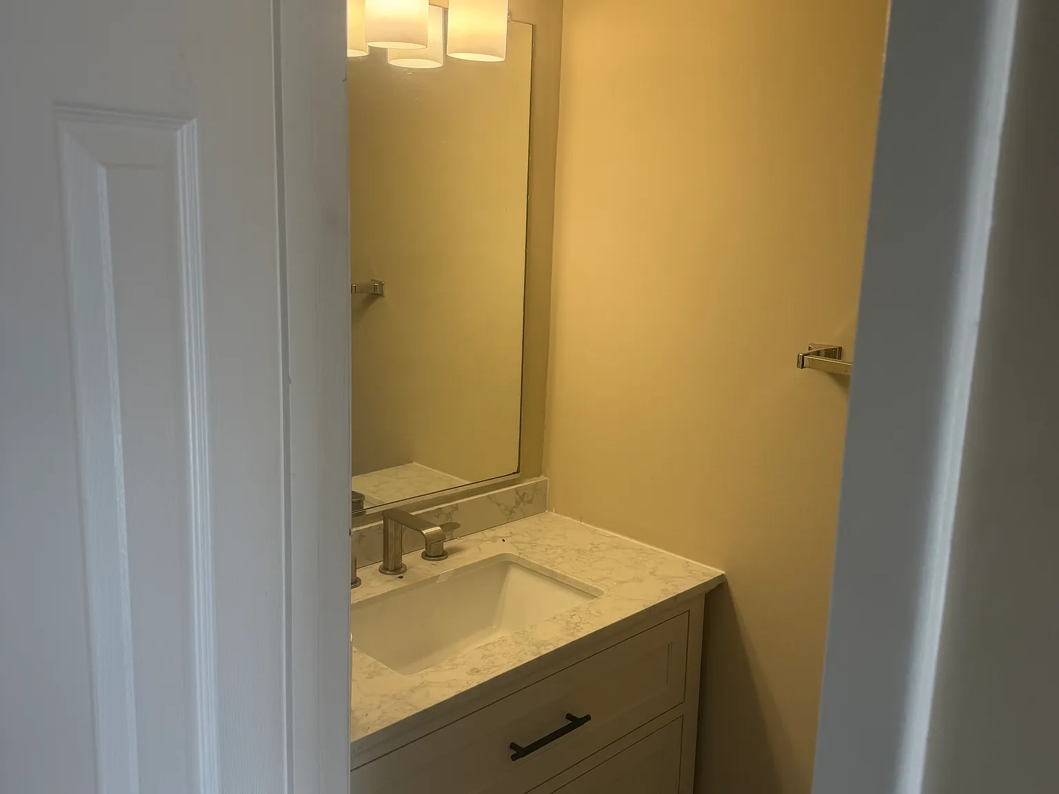 3 bed, 2.5 bath, 1440 sqft, $2,600 — Photo 3