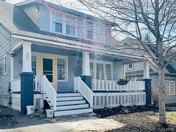 2nd image of 204 Smith St