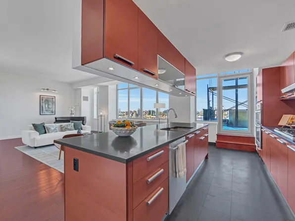 1485 5th Avenue image 8 of 24