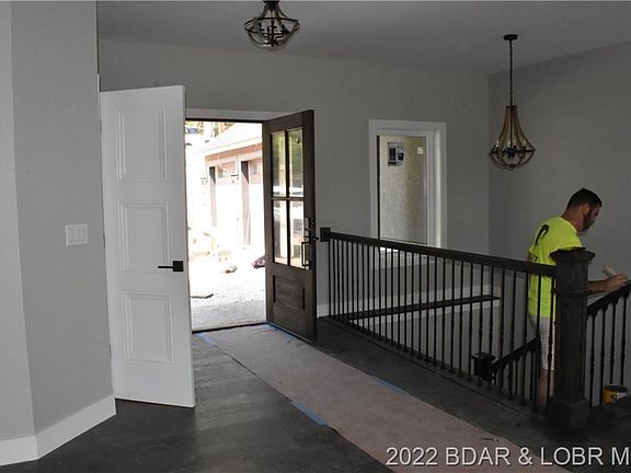 3rd image of 210 Greystone Ln