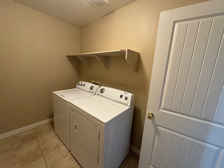 1143 E Cedar St — Photo 15