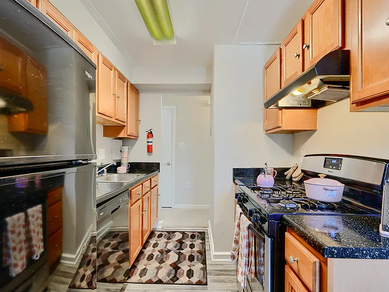 Westchester West Apartments — Photo 26