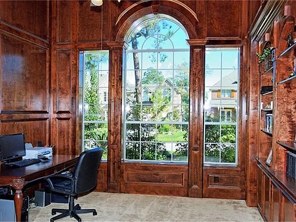 4th image of 26 N Fair Manor Cir