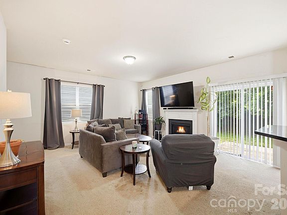 5th image of 504 Knothole Ln