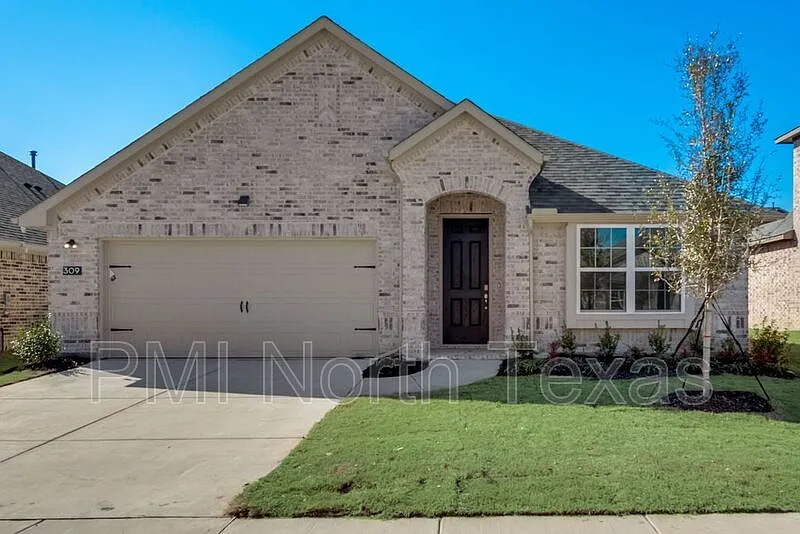 4 bed, 2.0 bath, 1945 sqft, $2,200 — Photo 2