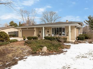 4N239 Avard Rd, West Chicago, IL 60185