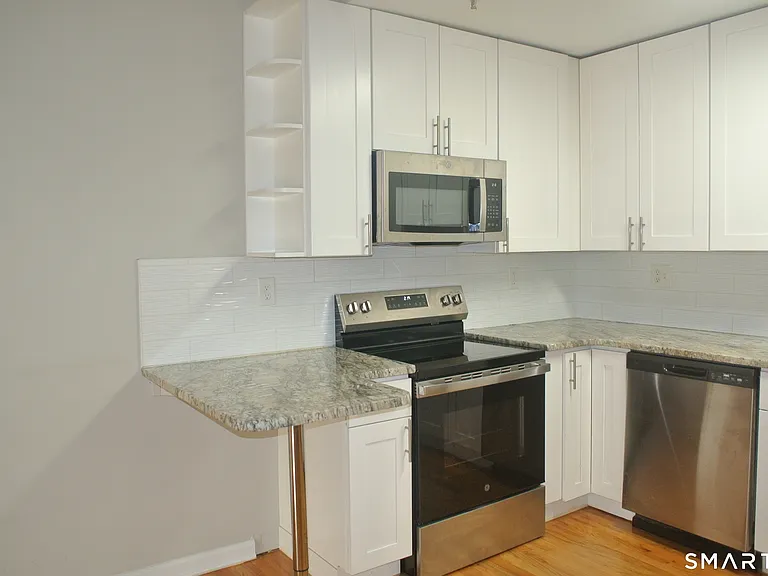 670 Boston Post Rd #5 — Photo 3