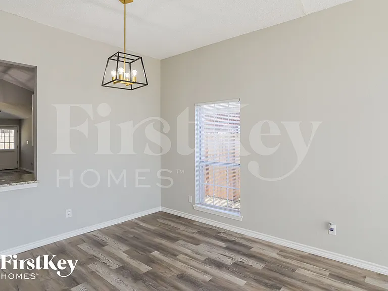 8136 Iris Cir — Photo 5