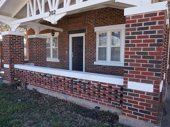 3rd image of 202 S Avenue D