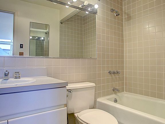 5th image of 423 Amsterdam Ave APT 5C