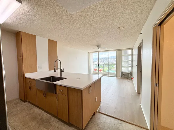 1133 Waimanu St APT 1707, Honolulu, HI 96814